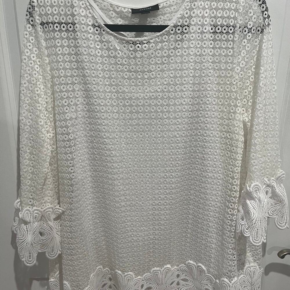 Alfani size large white top